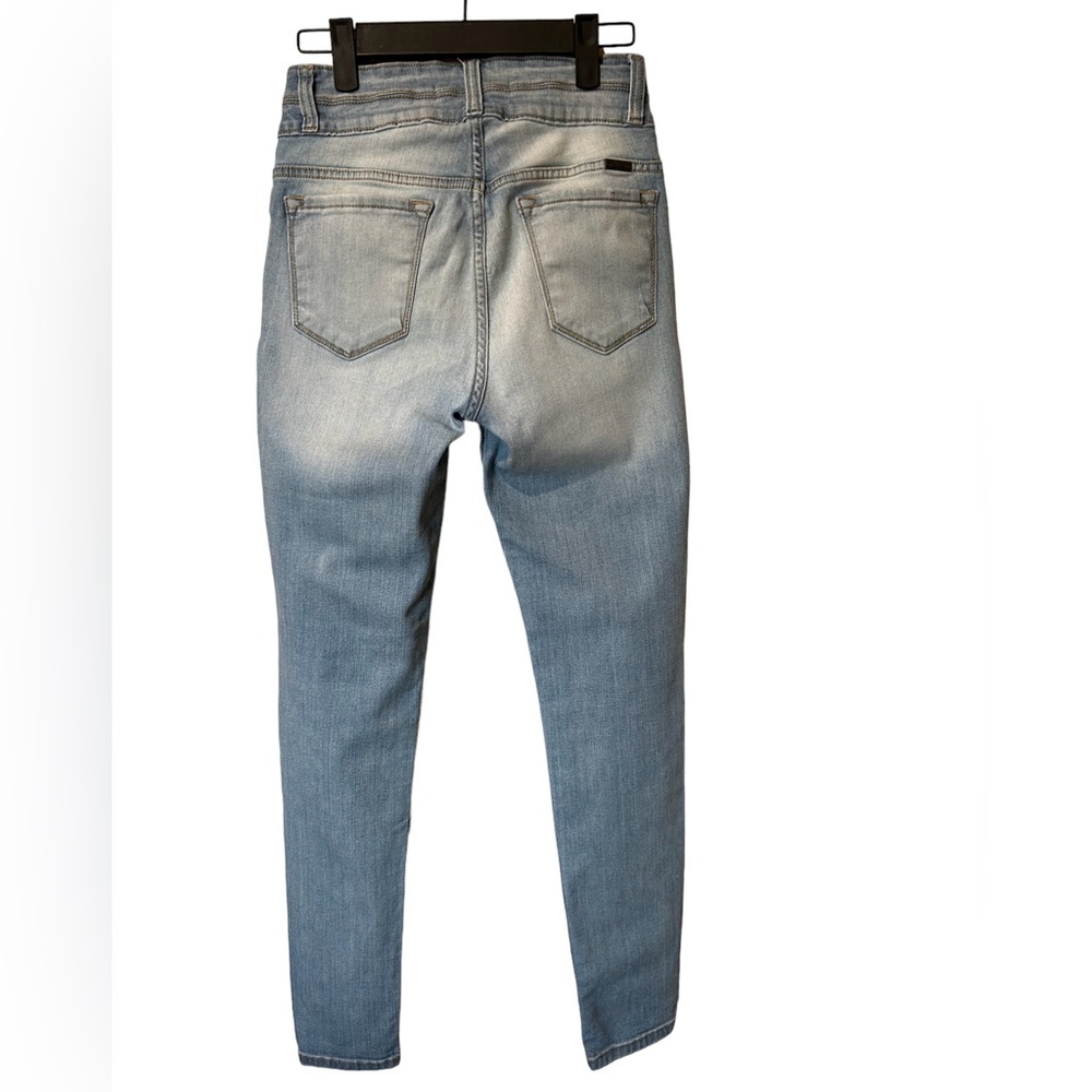 KanCan, Women’s Mid Rise, Light Wash, Distressed, Slim Straight Jeans, Size 26